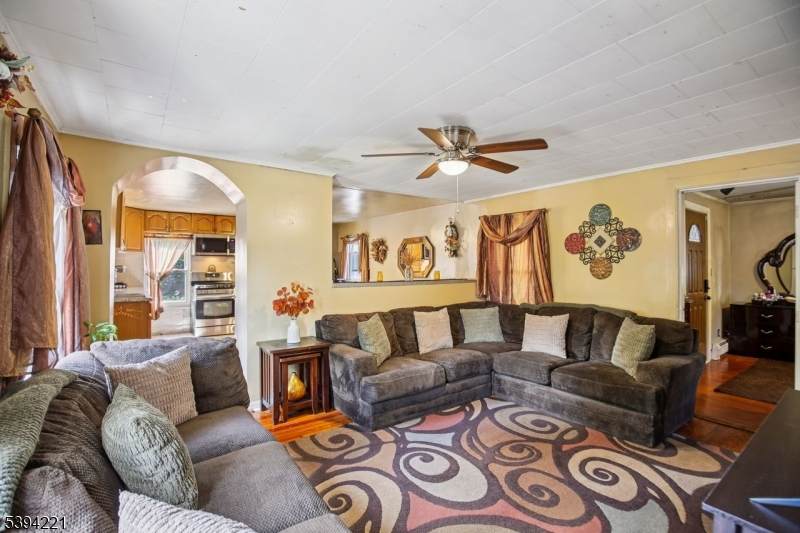 369 Queens Ct - Photo 1
