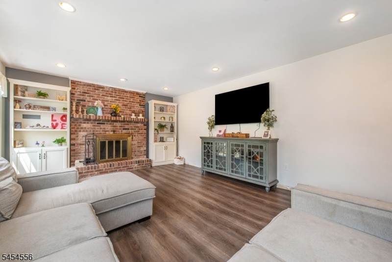 https://bt-photos.global.ssl.fastly.net/gsmls/orig_boomver_1_4047653-2.jpg