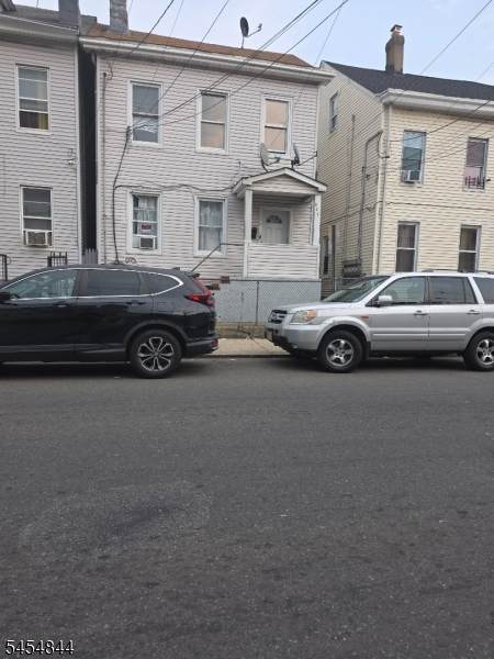 521 Summer St - Photo 1