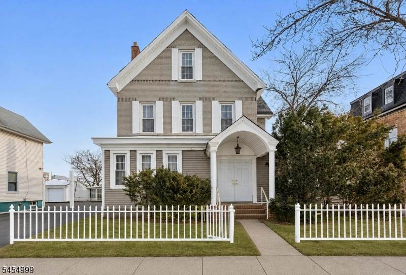 118 Hudson St - Photo 1