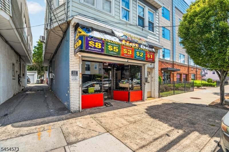612 S Broad St - Photo 1