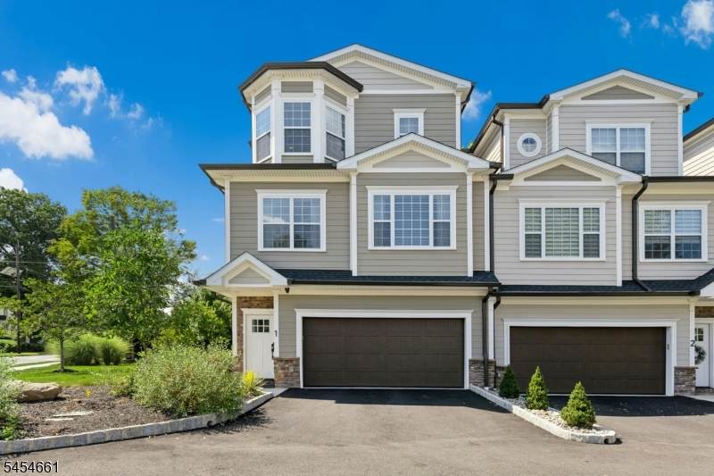 484 4Th Ave - Photo 1