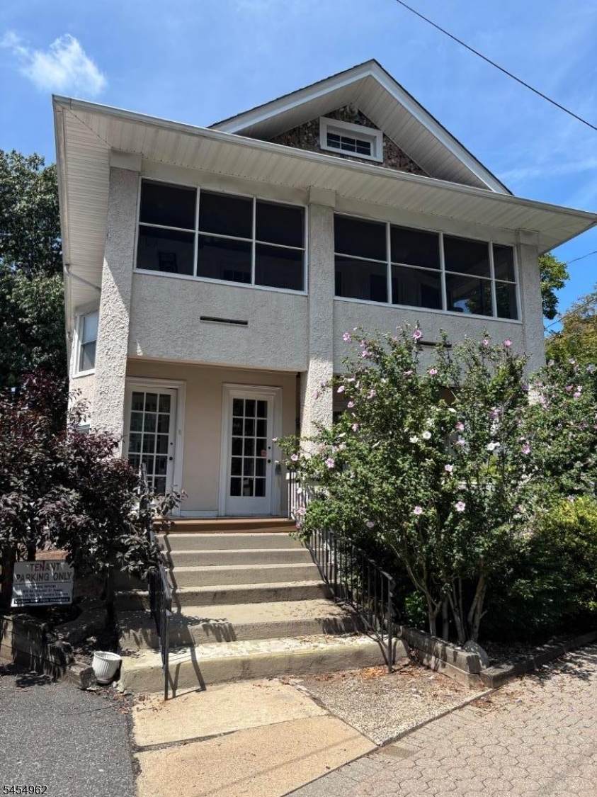 17 N Doughty Ave - Photo 1