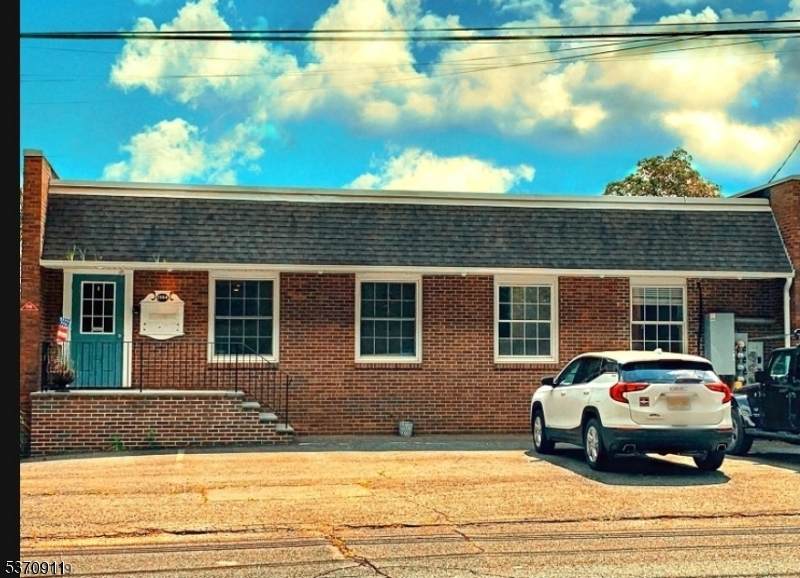 2504 Plainfield Ave - Photo 1