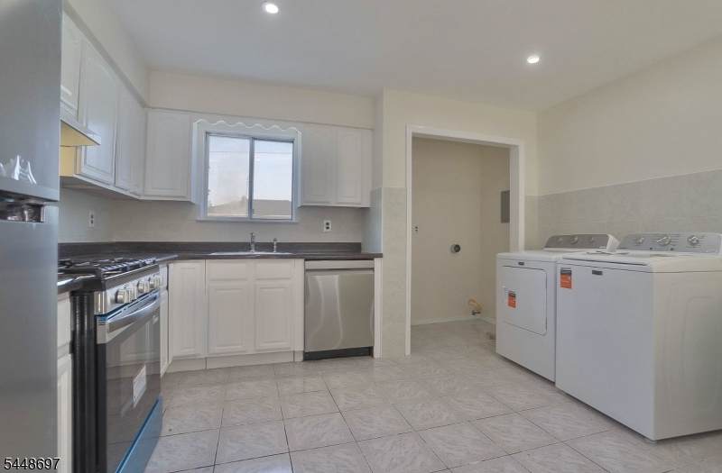 220 Astoria Pl - Photo 1