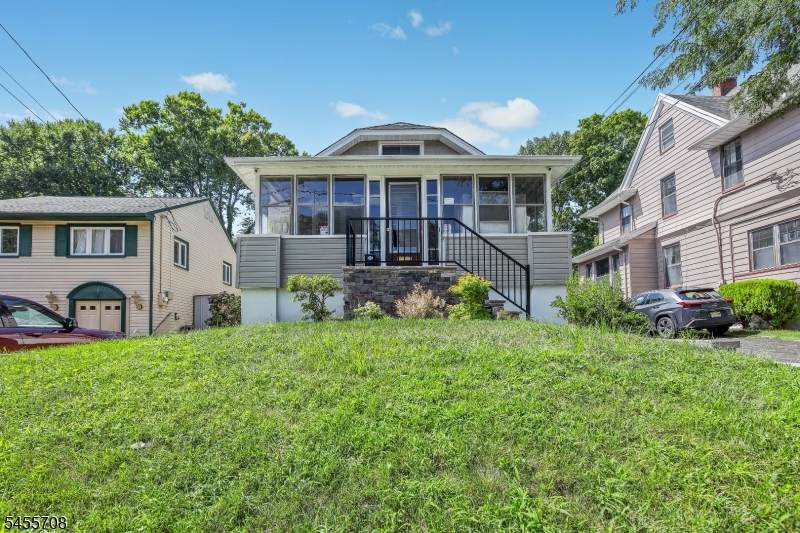 13 Cottage Pl - Photo 1