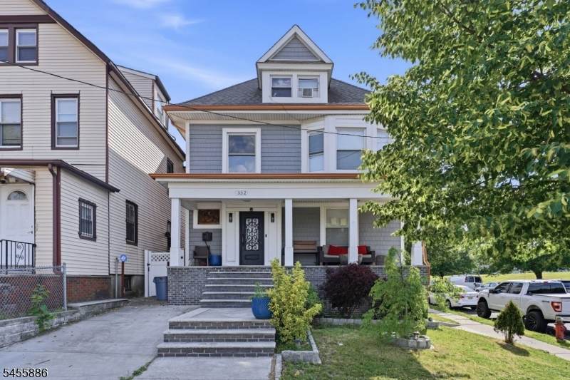 334 1St Ave - Photo 1