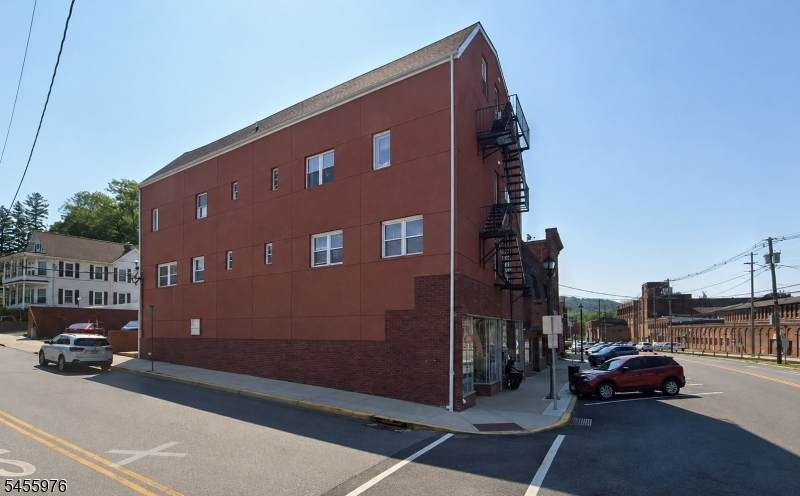 214 Main St - Photo 1