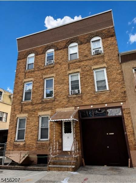 17 Van Buren St - Photo 1