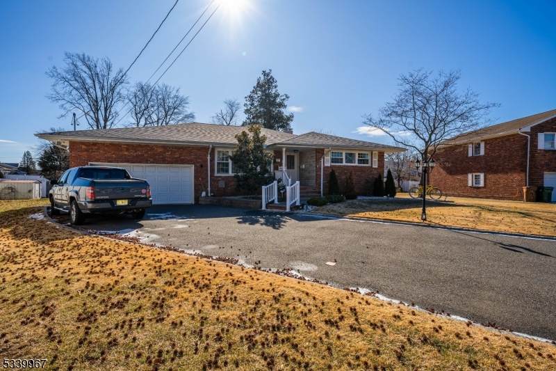 1015 Georgian Dr - Photo 1