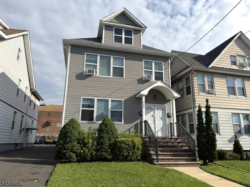 715 Jersey Ave - Photo 1