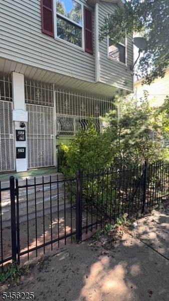 27 16Th Ave - Photo 1