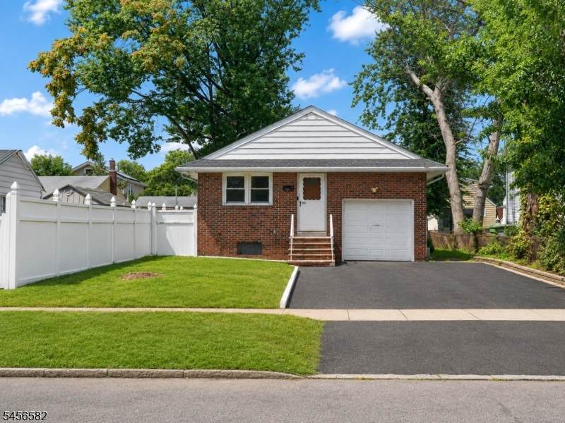 811 Hussa St - Photo 1