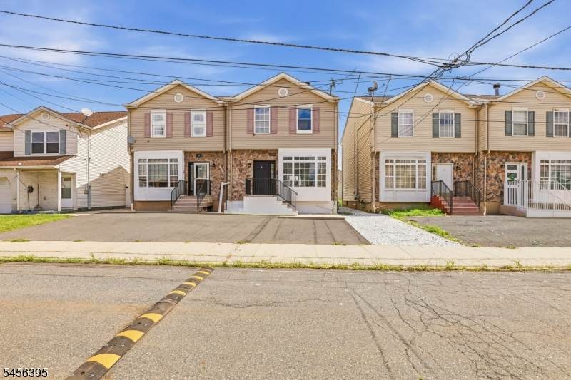8 Somerset St - Photo 1