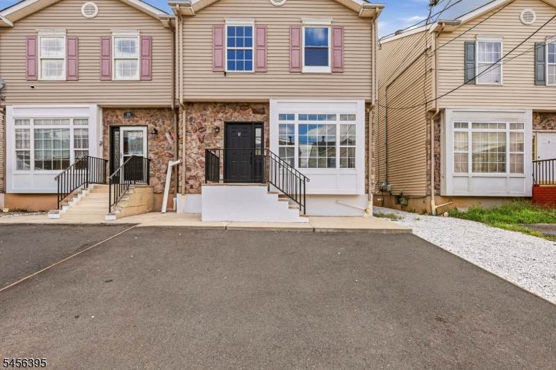 https://bt-photos.global.ssl.fastly.net/gsmls/orig_boomver_1_4049248-2.jpg