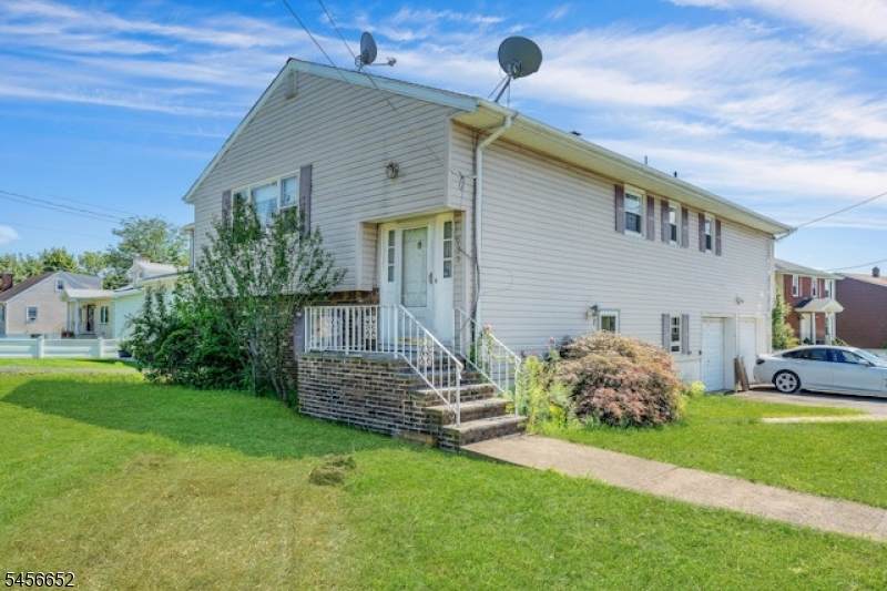 633 Totowa Rd - Photo 1