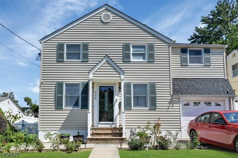 464 Simons Ave - Photo 1