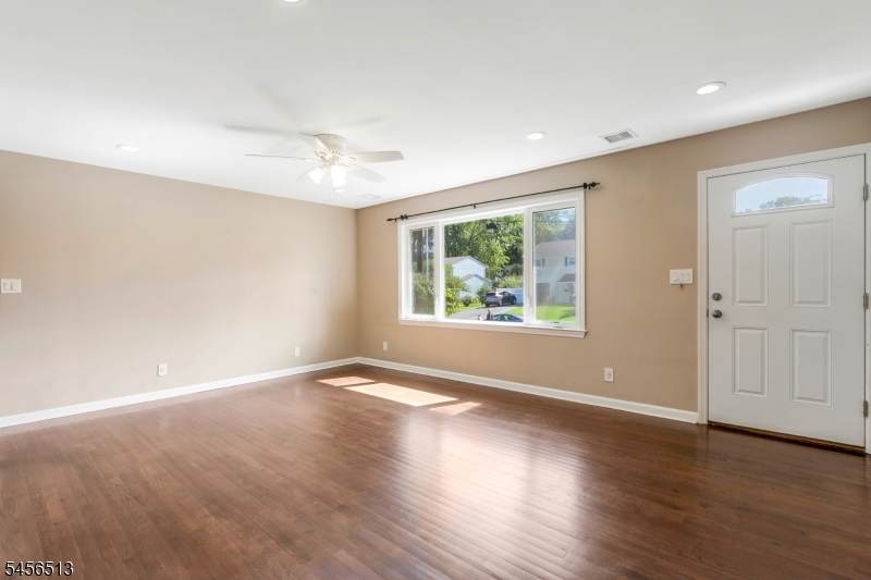 https://bt-photos.global.ssl.fastly.net/gsmls/orig_boomver_1_4049329-2.jpg