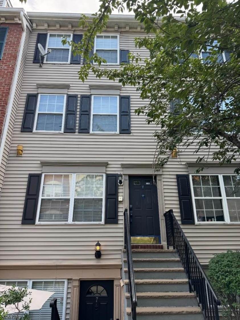8 Vaughan Dr - Photo 1