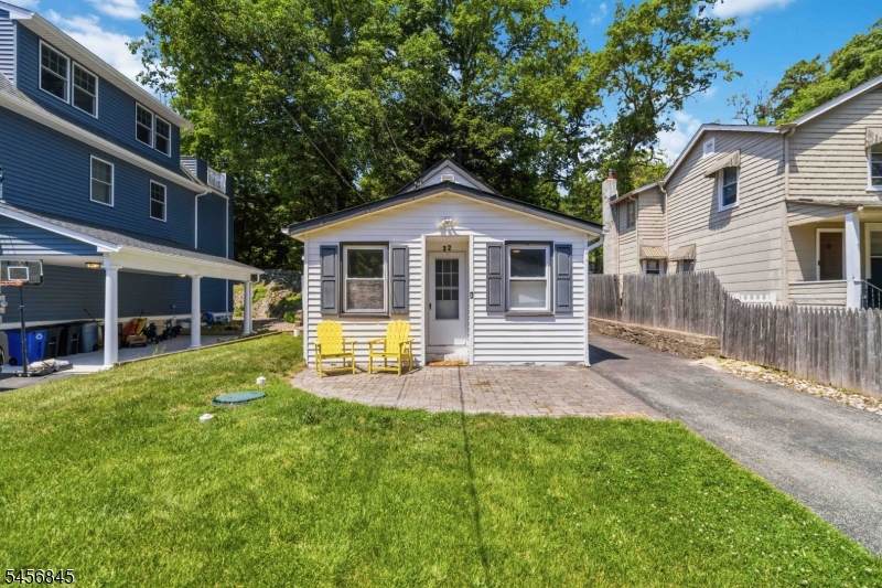 32 Schwarz Blvd - Photo 1