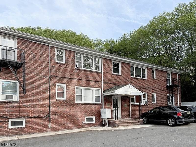 16 Clark Ter - Photo 1