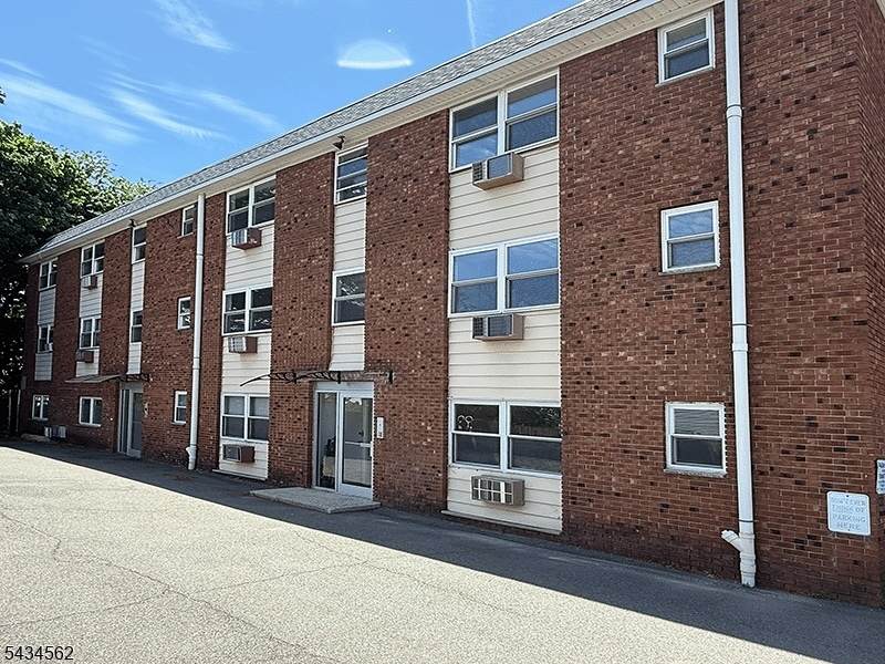 19 Van Rensselear St - Photo 1