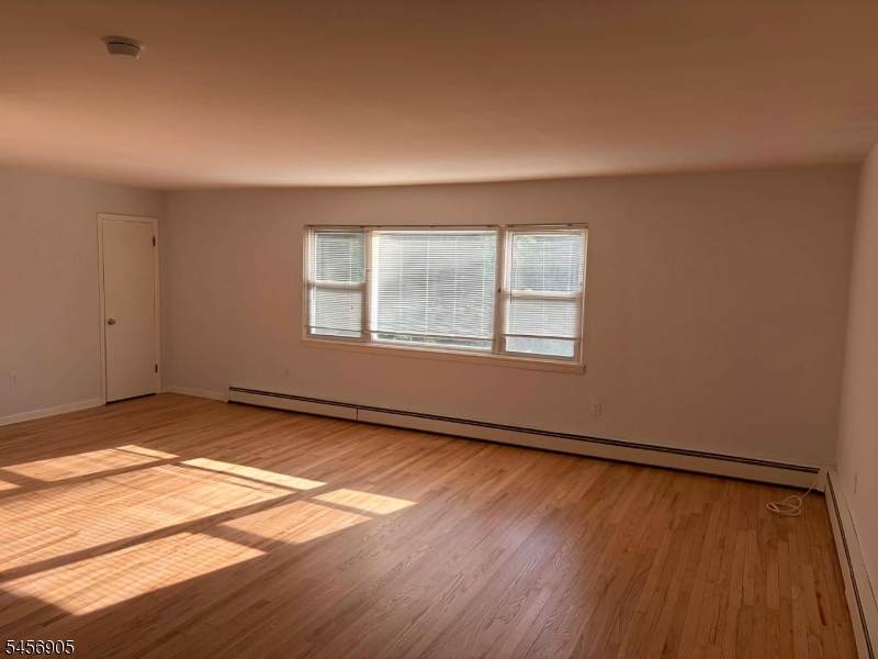 https://bt-photos.global.ssl.fastly.net/gsmls/orig_boomver_1_4049475-2.jpg