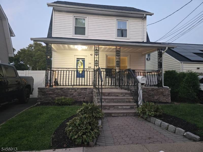 1029 Thomas Street - Photo 1