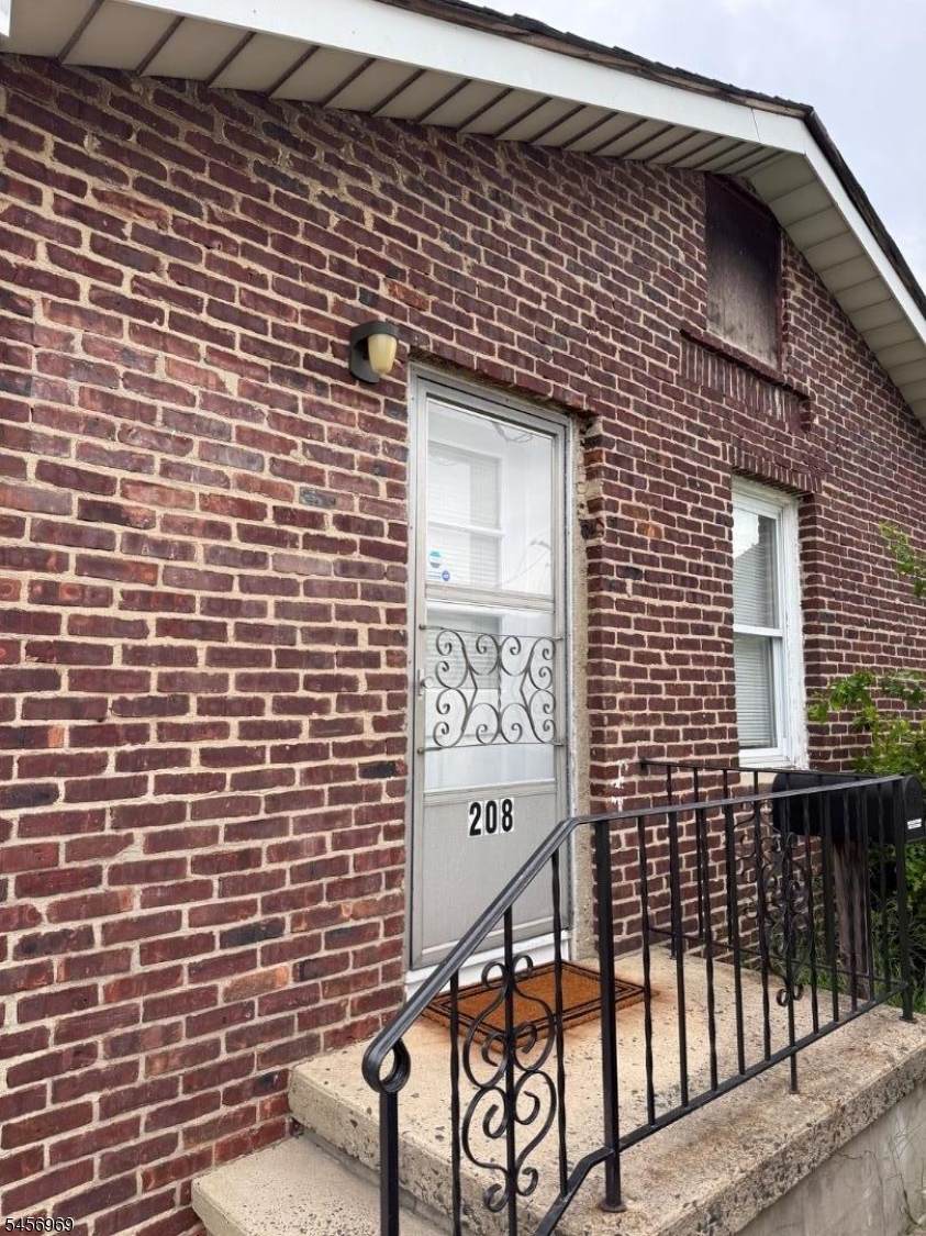 208 Bell Ave - Photo 1