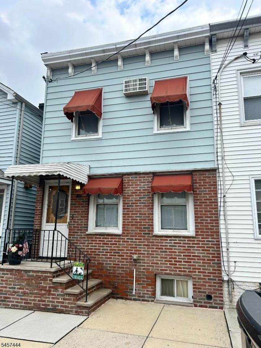 63 Garrison St - Photo 1