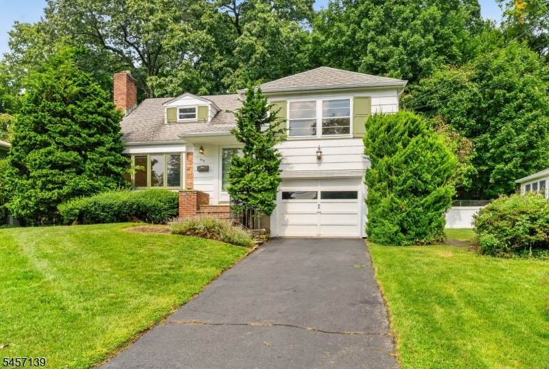 204 Hillside Ave - Photo 1