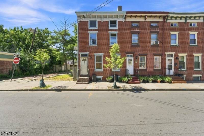 37 N Stockton St - Photo 1