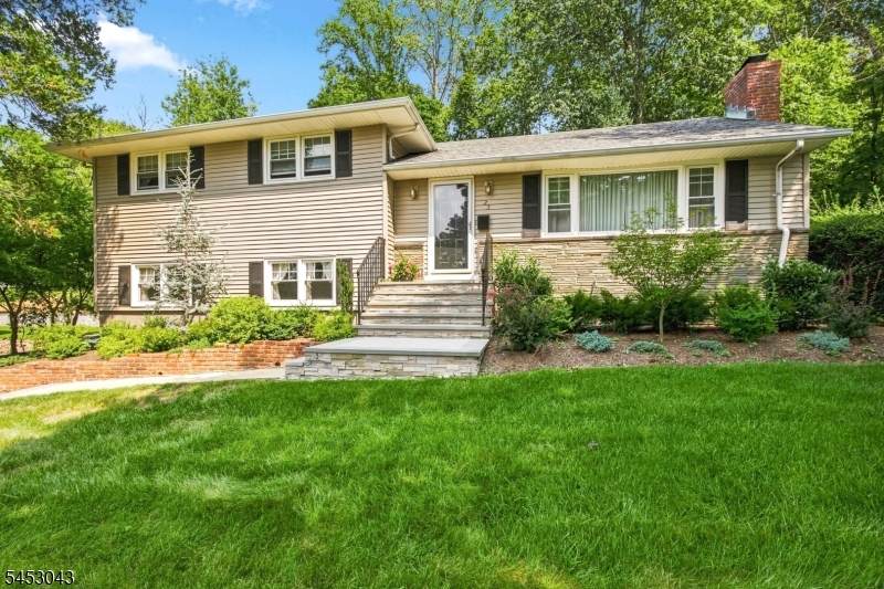 23 Evergreen Dr - Photo 1