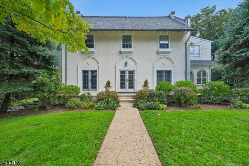 20 Pine Terrace East - Photo 1
