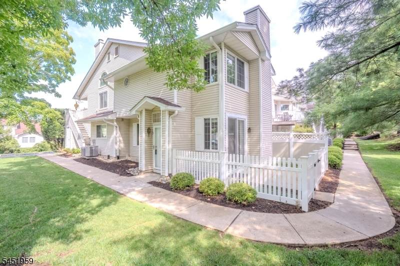 9 Evans Court - Photo 1