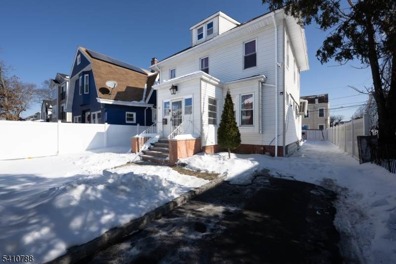 32 Newfield St - Photo 1