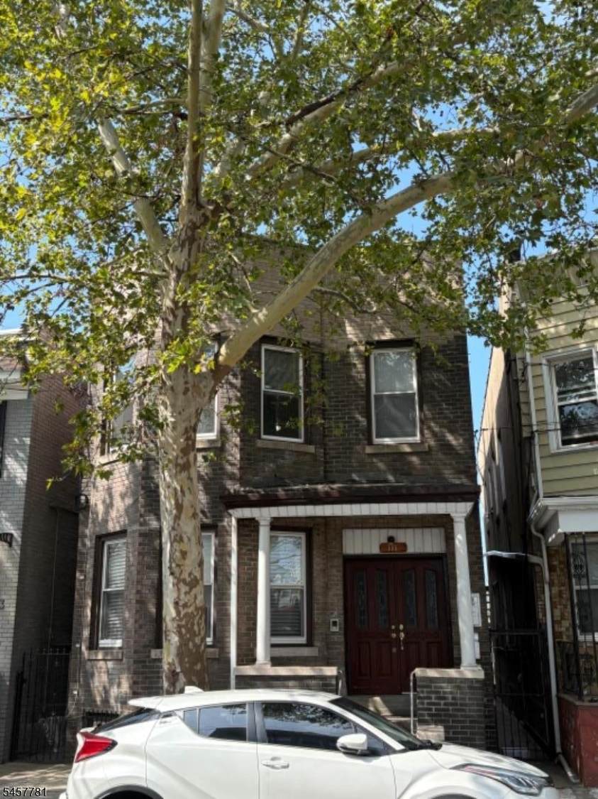 111 Niagara St - Photo 1