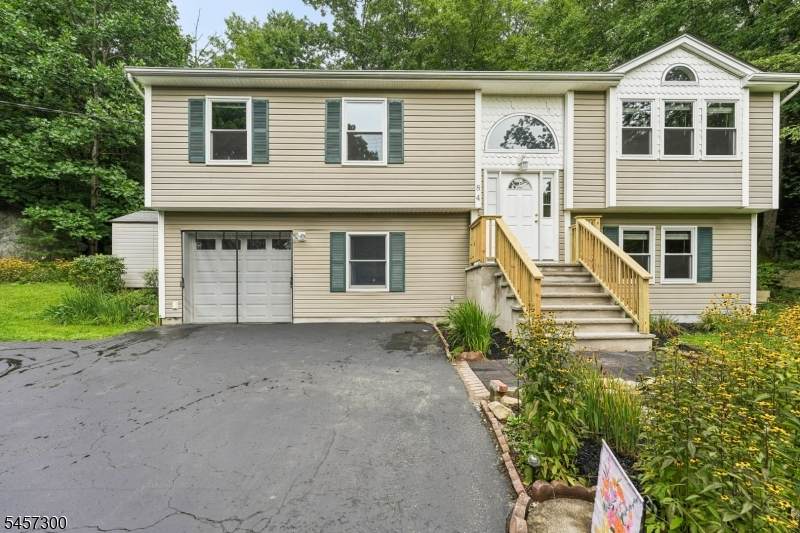 84 Fairlawn Dr - Photo 1