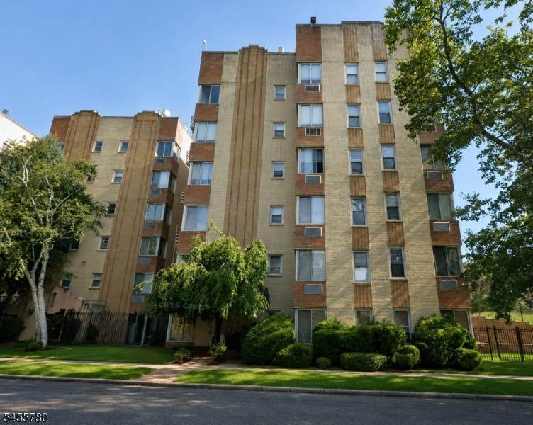 19 Lyons Ave - Photo 1