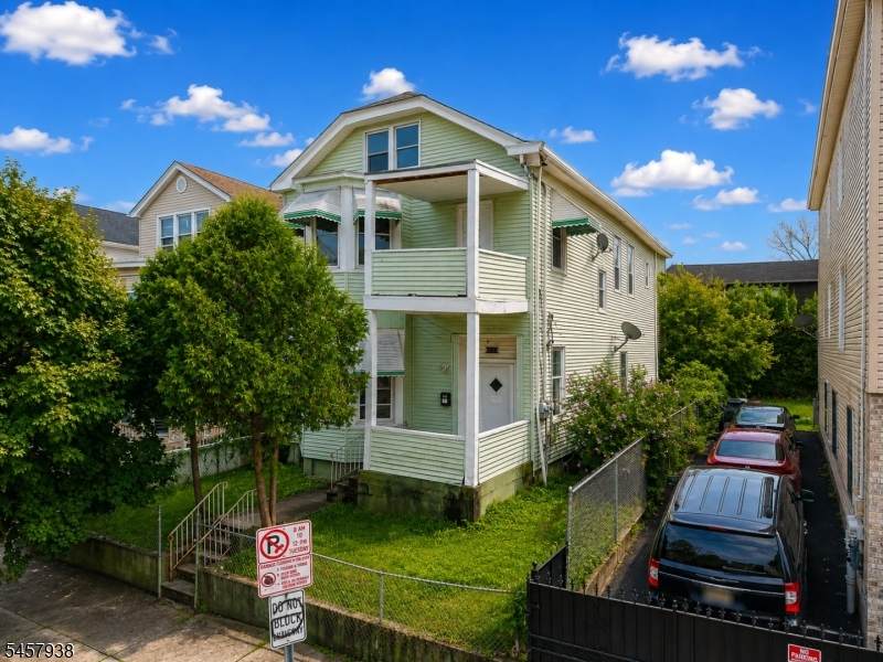 270 Hamilton Ave - Photo 1