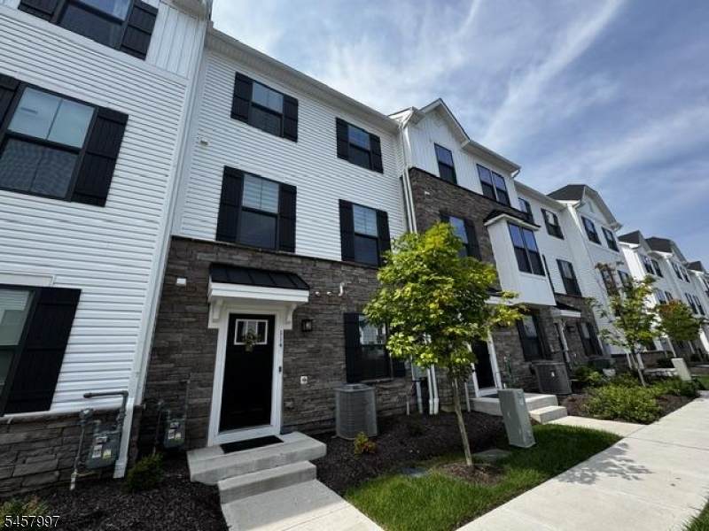 114 Bergen St - Photo 1