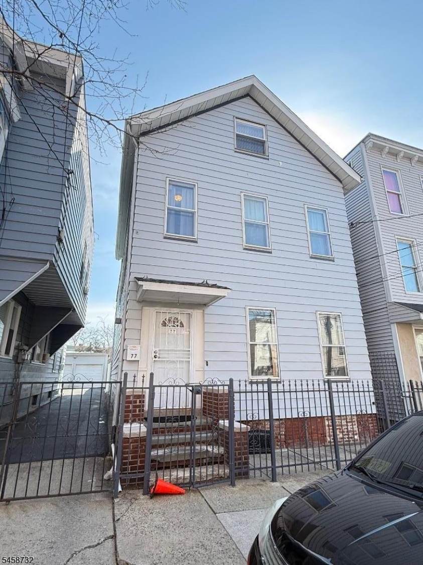 77 Stone St - Photo 1