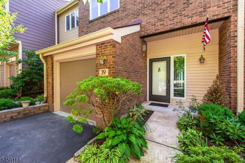 39 Chelsea Ct - Photo 1