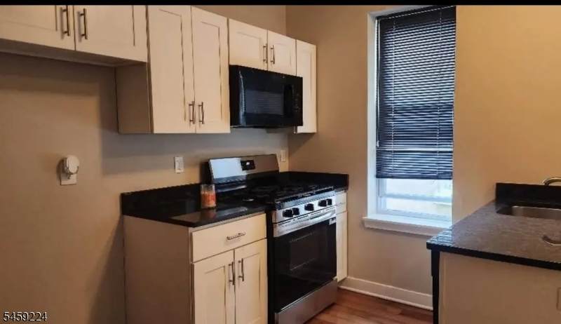 110 N Stockton Street - Photo 1