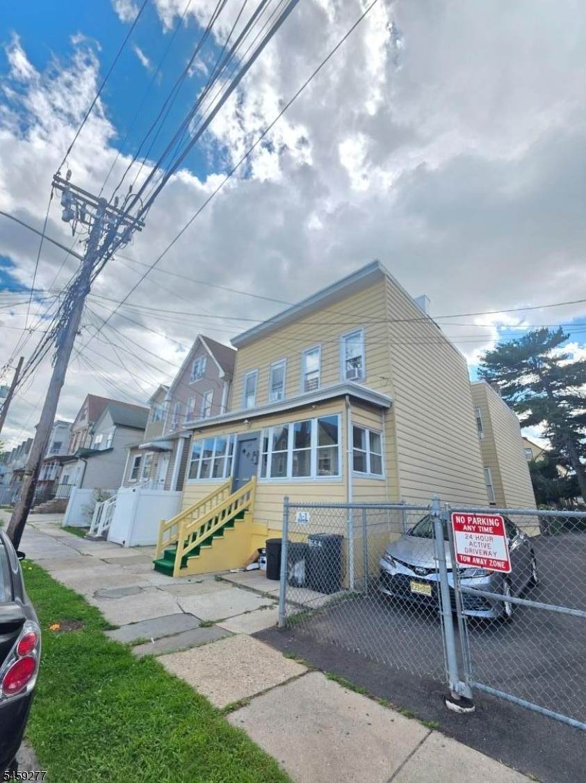 554 Franklin St - Photo 1