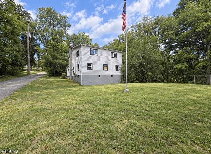 4 Robin Hill Ln - Photo 1