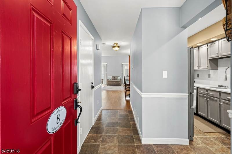 8 Delaware Ln - Photo 1