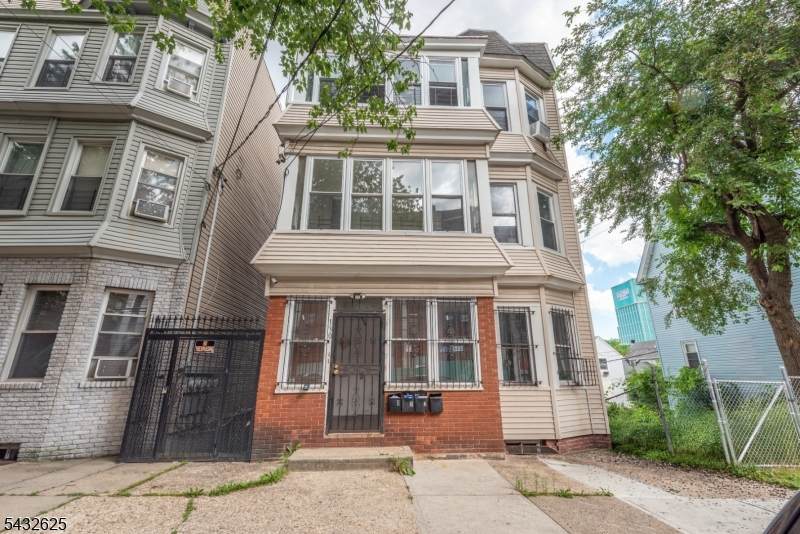 130 Milford Ave - Photo 1