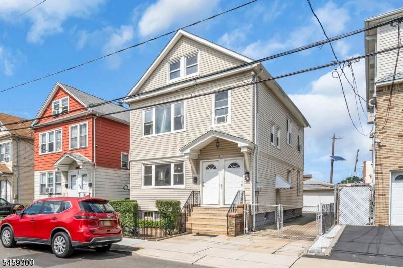 927 Meredith Ave - Photo 1