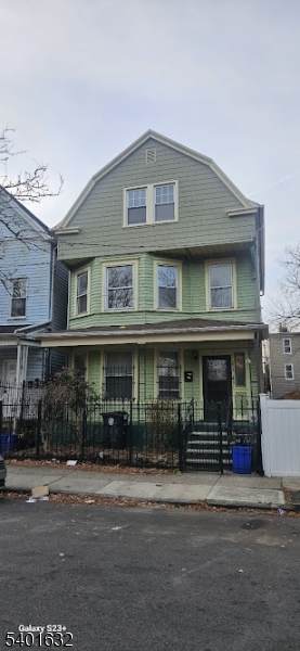 212 3Rd St - Photo 1